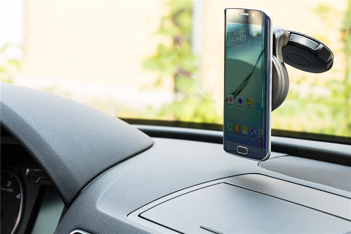 Goobay Magnethalterung fürs Smartphone - zur einfachen und sicheren Befestigung im Fahrzeug (Scheibenmontage)