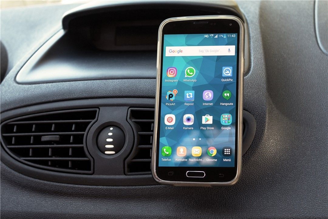 Universal Smartphone Magnethalterungs-Set - für eine einfache und sichere Befestigung im Fahrzeug