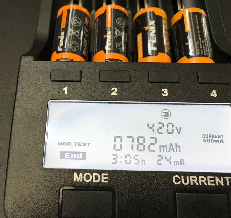 CR123 A Li-ion Batterie wiederaufladbar 3,6-3,7 Volt min.700mAh, typisch 760mAh, max. 820mAh, 35x16mm mit AkkuShop Transportbox