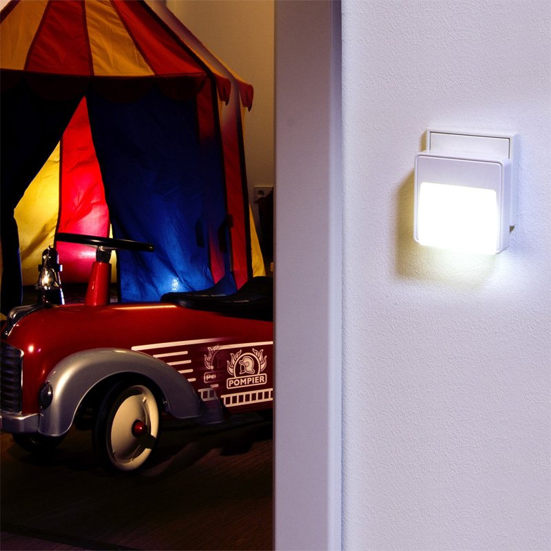 Nachtlicht LED mit integriertem Dämmerungssensor (CDS) und Bewegungsmelder (PIR)