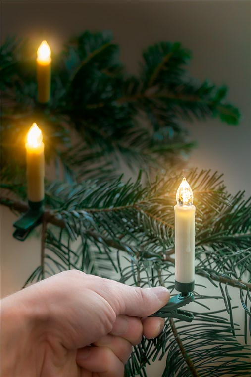 Goobay 20 kabellose LED-Weihnachtsbaumkerzen - mit Klemmen und IR-Fernbedienung zur Steuerung von Timer, Leuchtmodi & Dimmer