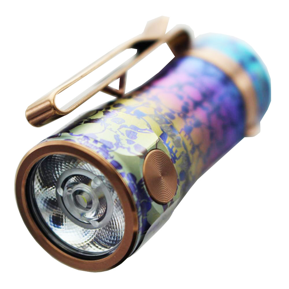 Fenix E16 Ti Titan LED Taschenlampe, Farbe Phantom Blue mit Li-ion Akku und Micro-USB Ladekabel
